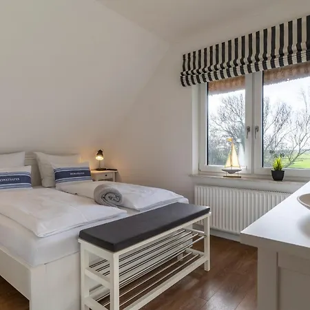 Unter Reet Blinkfueer Daire Tumlauer Koog