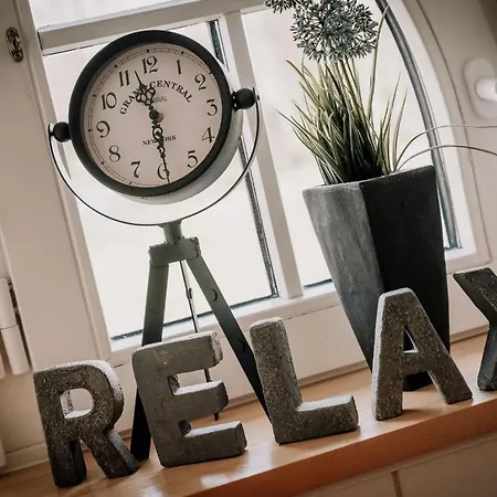 Unter Reet Blinkfueer Daire Tumlauer Koog